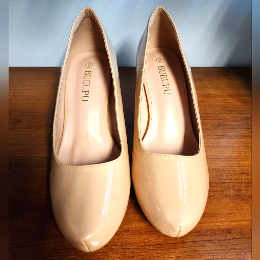 Pinkish tan heels - size 9